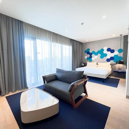Отель Ibis Styles Batam Нагоя Экстерьер фото