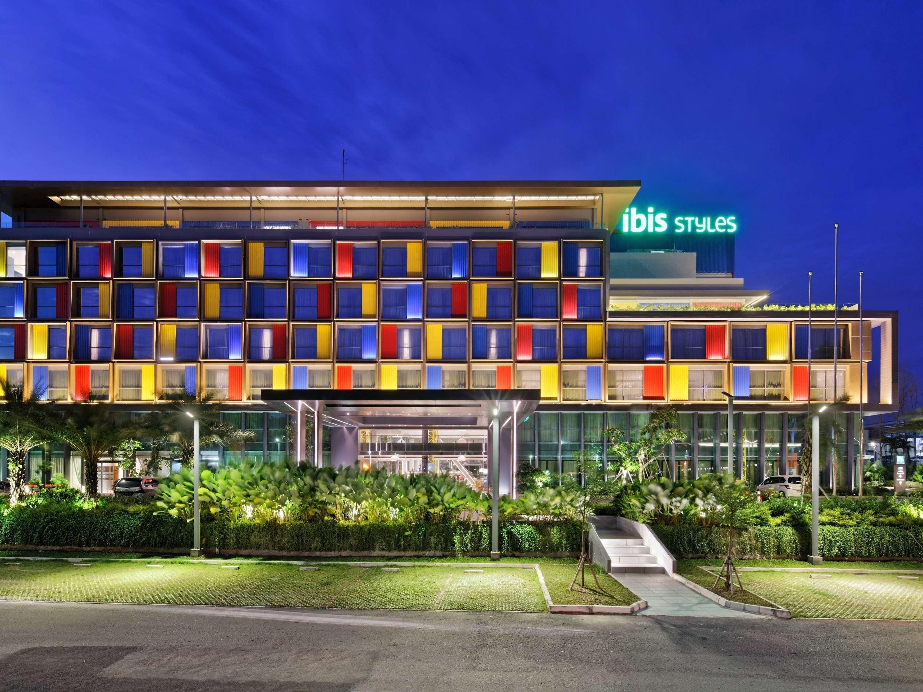 Отель Ibis Styles Batam Нагоя Экстерьер фото