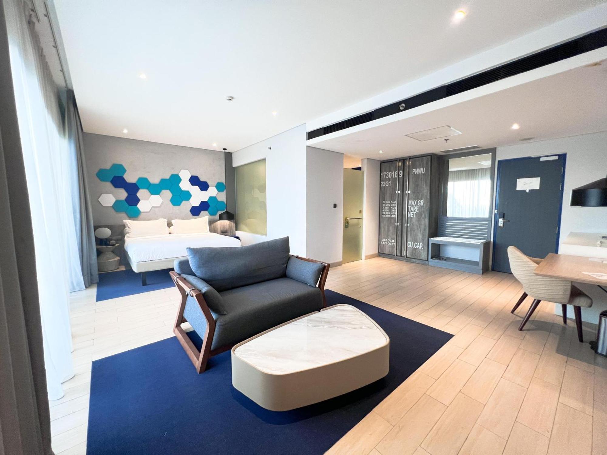 Отель Ibis Styles Batam Нагоя Экстерьер фото