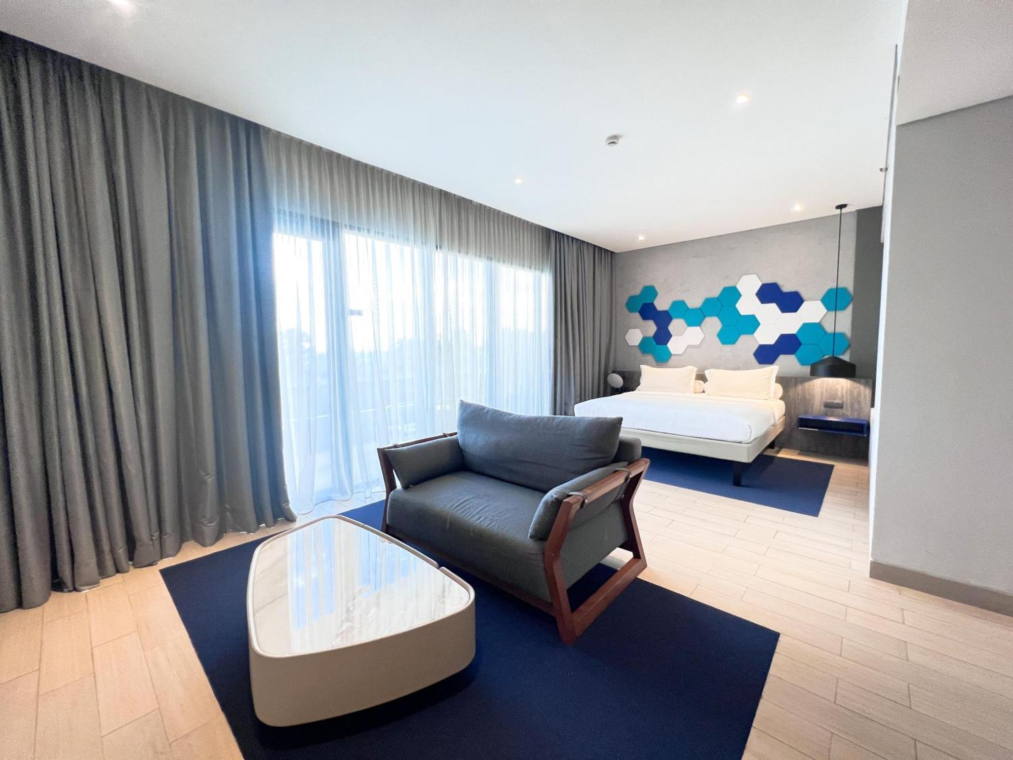 Отель Ibis Styles Batam Нагоя Экстерьер фото