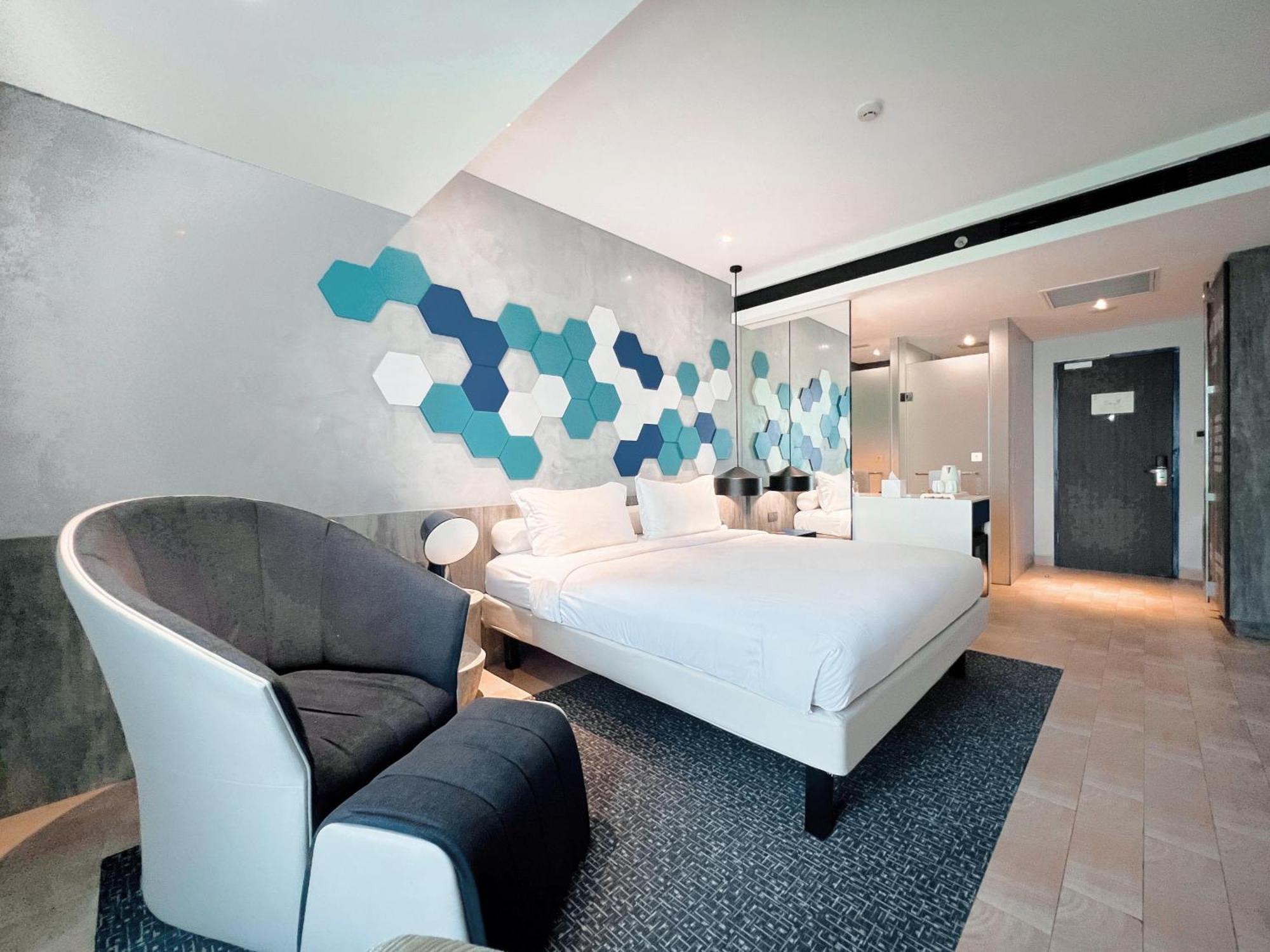 Отель Ibis Styles Batam Нагоя Экстерьер фото
