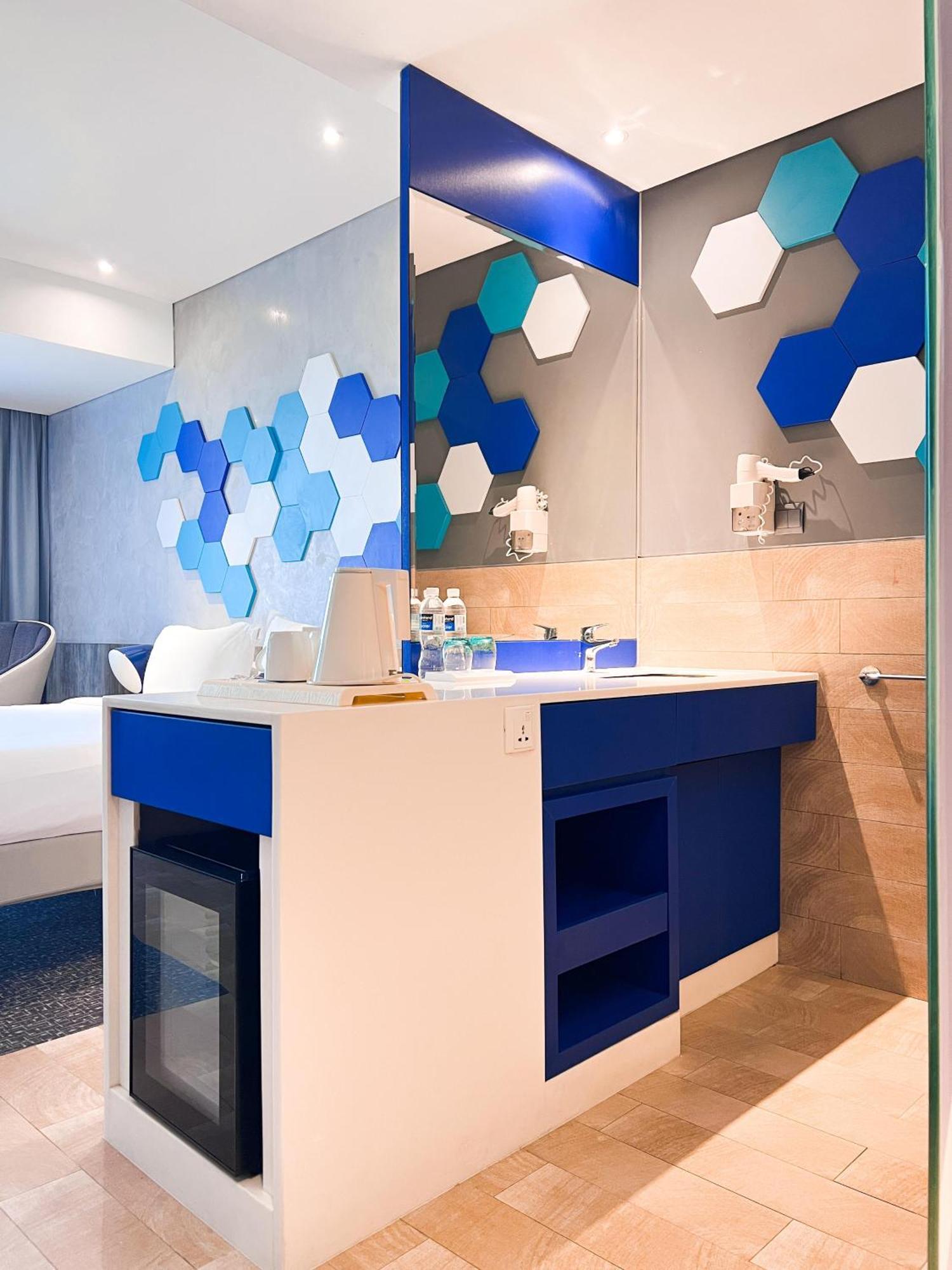 Отель Ibis Styles Batam Нагоя Экстерьер фото
